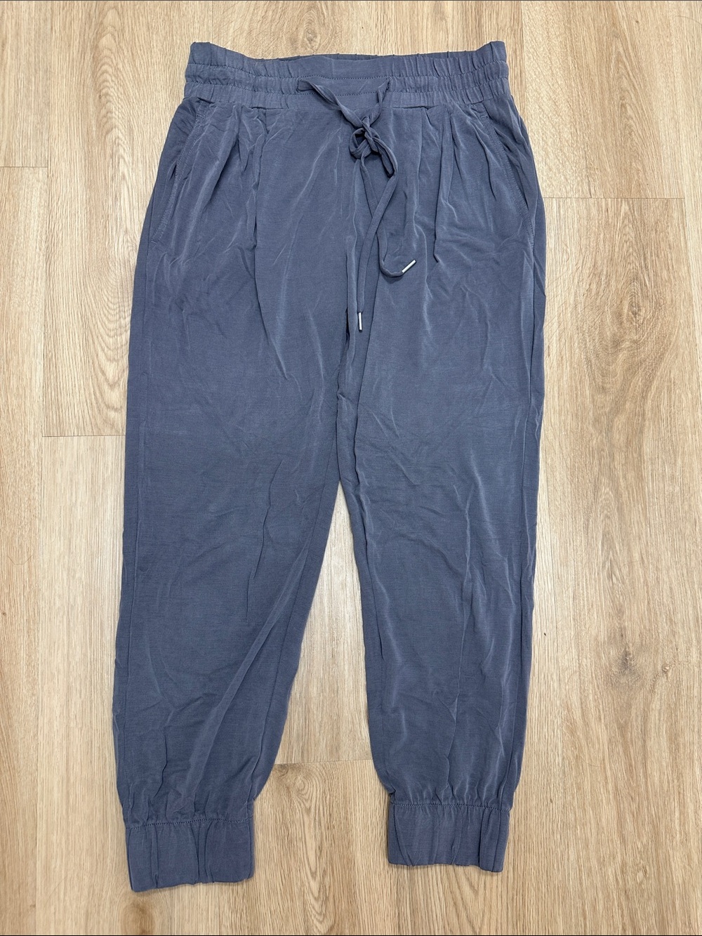 Women’s Drawstring Jogger Pants in grey